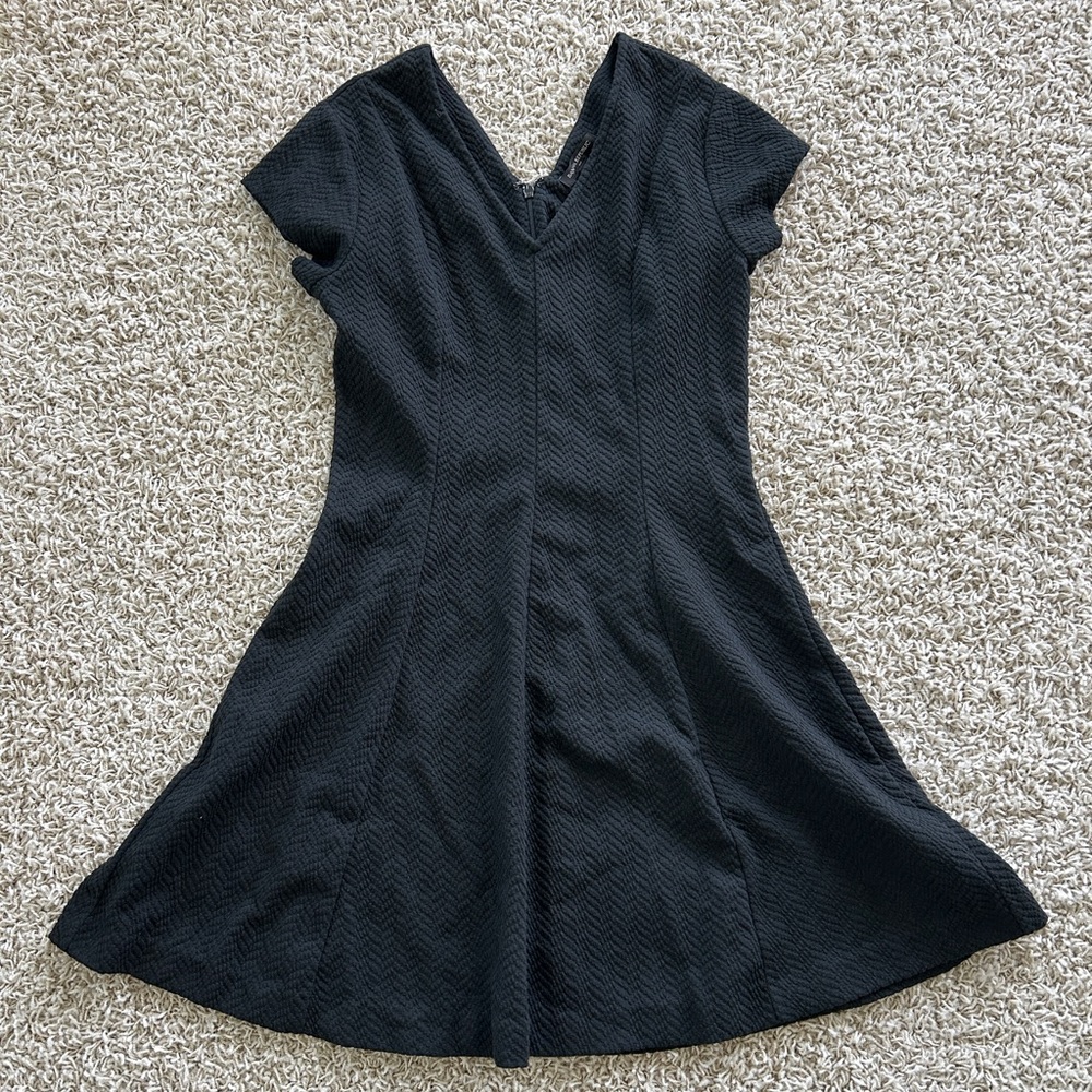 Banana Republic Women’s Petite 4 Black V-Neck Dress